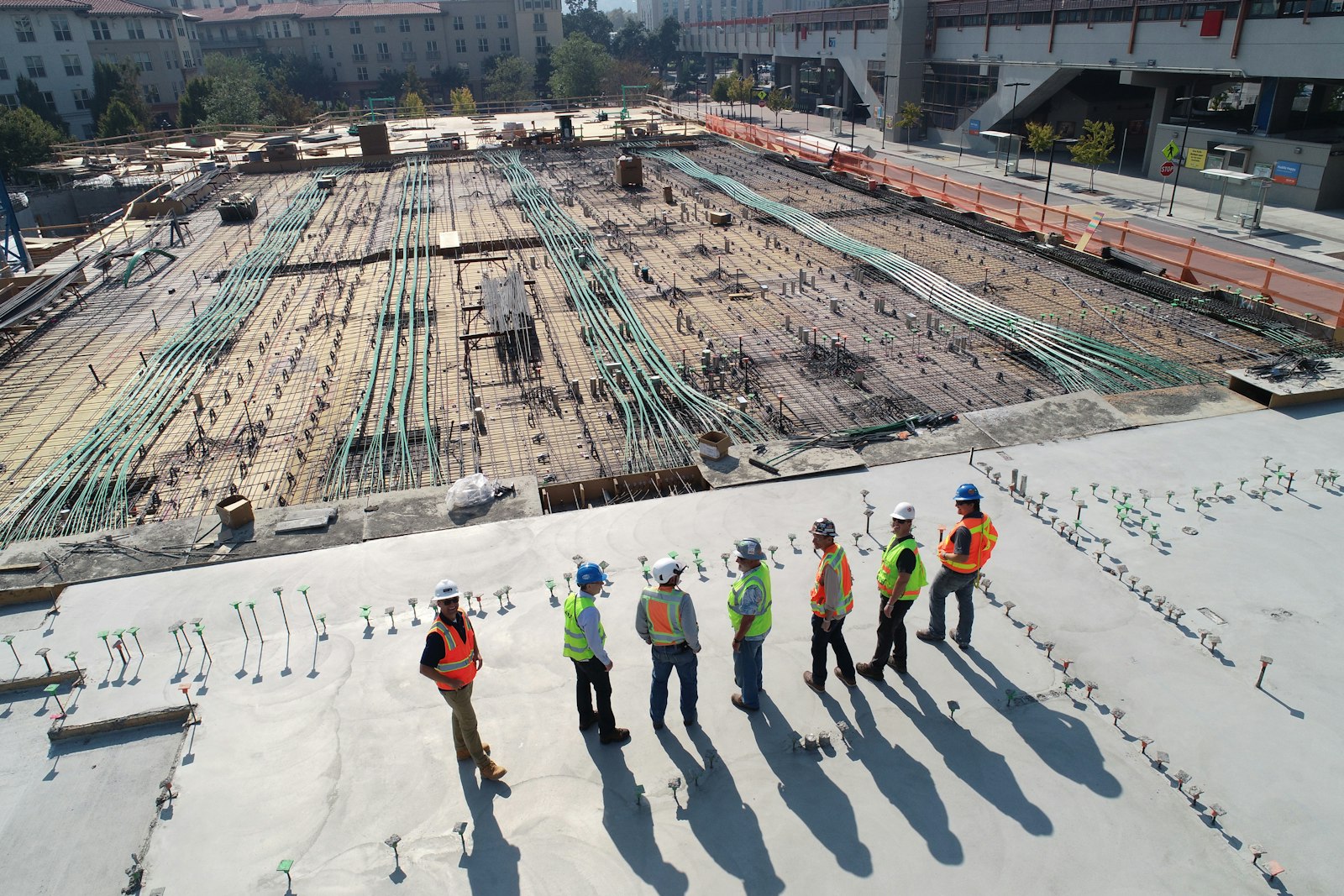 Équipe projet sur un grand chantier